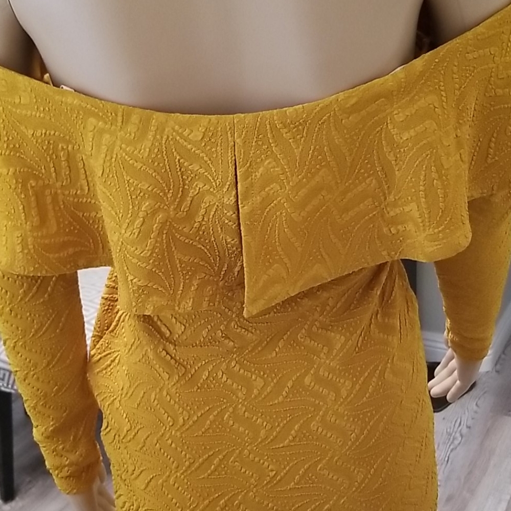 BCBGENERATION Off-the-Shoulder Jacquard Dress - Picture 13 of 14